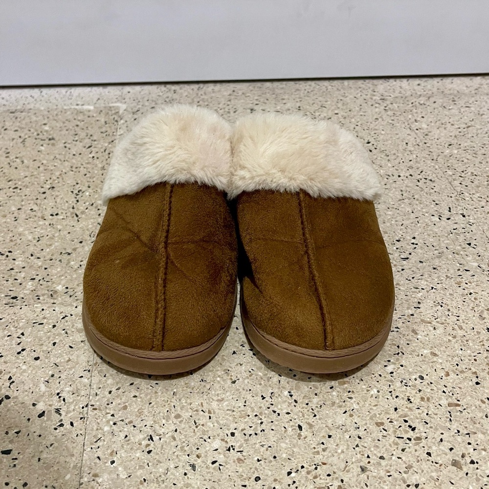 Dearfoams Slippers - Picture 2 of 6